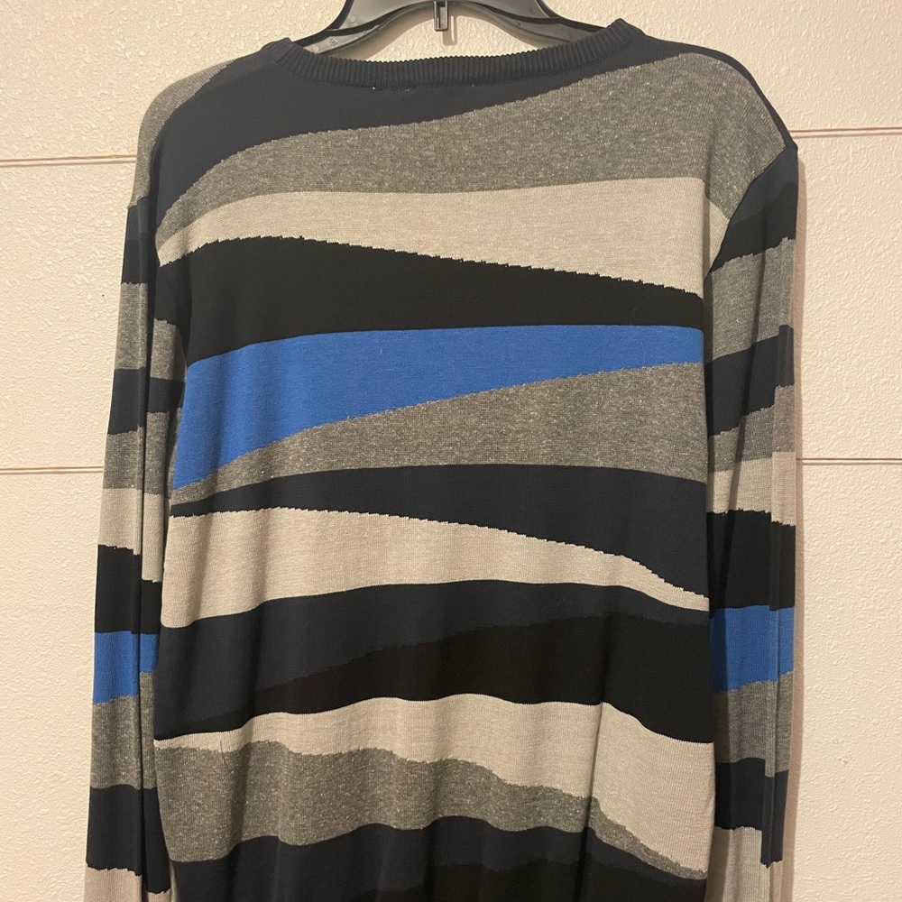 NWT Never Lose Hedge Blue, Gray, White and Navy crew Neck sweater size small